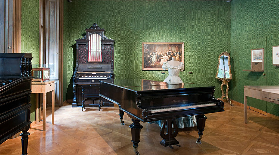 Johann Strauss Apartment Piano